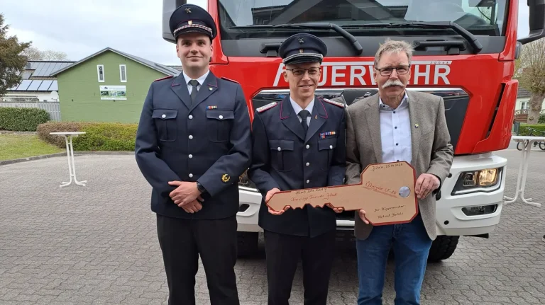 Die offizielle Schlüsselübergabe ist erfolgt